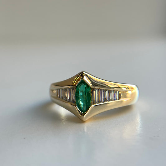 14k Yellow Gold Retro Emerald Ring
