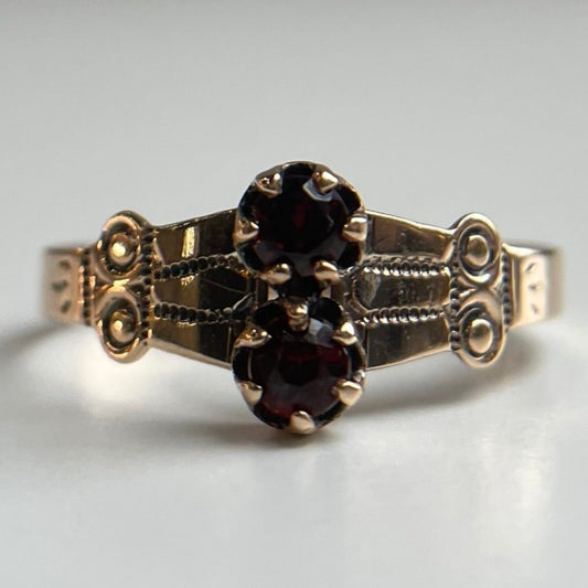 10k Vintage Garnet Ring